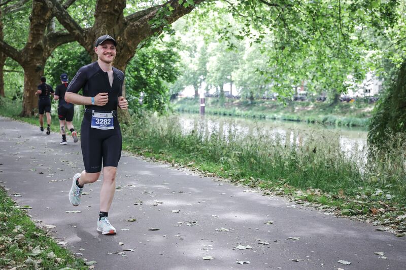 Michi beim Laufen am Neckar, Heilbronner Triathlon 2025